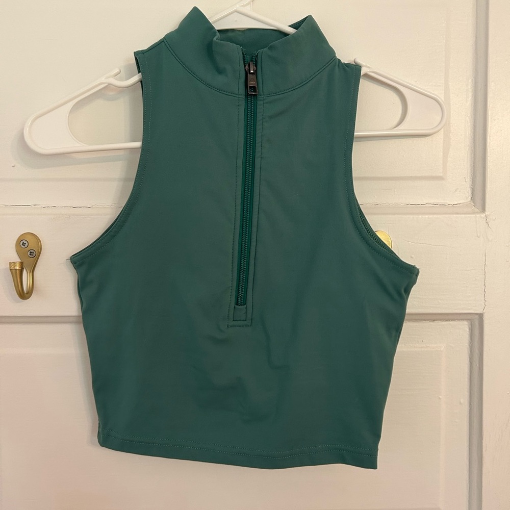 Cropped athletic top | size small